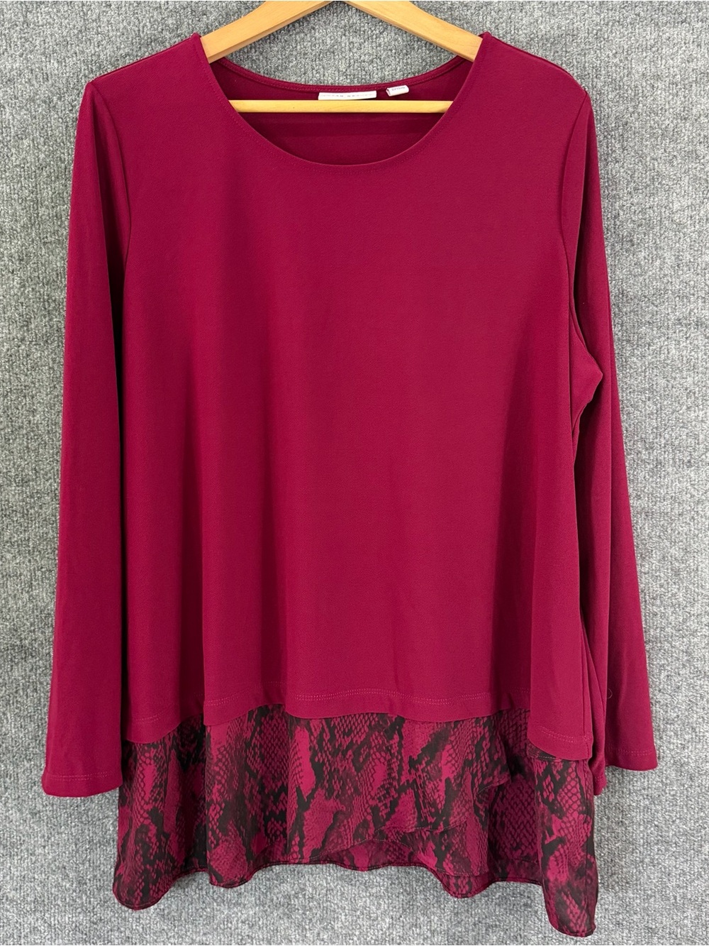 Susan Graver Womens Long Sleeve Top Size XL Burgundy Snake Skin Hem Stretch
